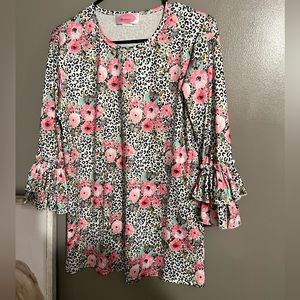 Women’s belle sleeve top